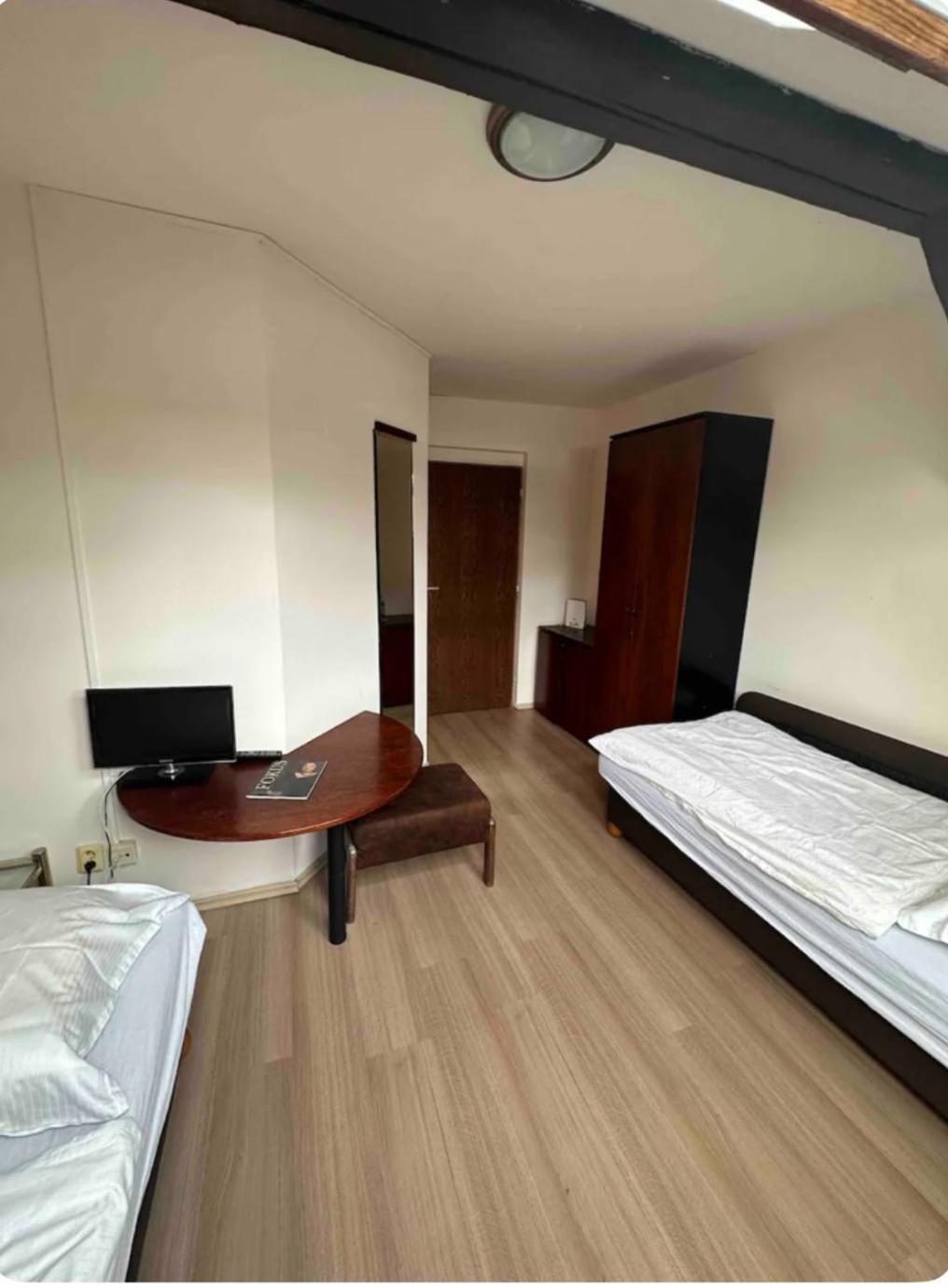 Private Apartment Near The Centre Bratislava Bagian luar foto